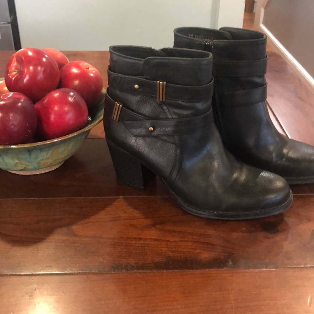 Naturalizer black heel boots